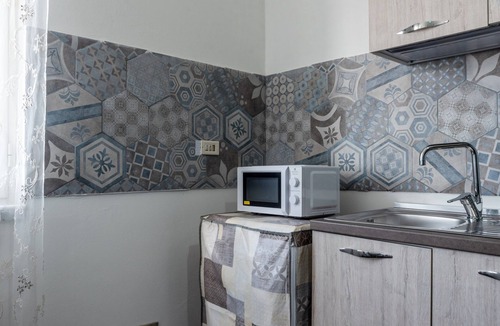 Agrigento Apartment | Room 'Stanza Frutta' with Wi-Fi and Air Conditioning