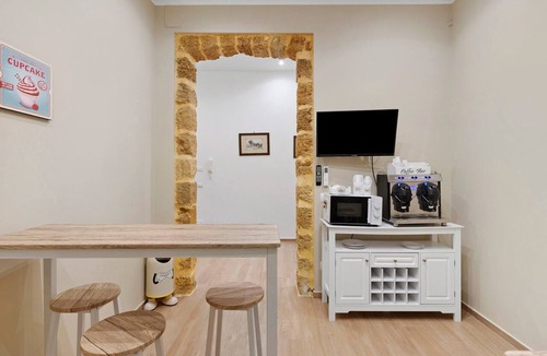 Corso dei Mille - Sant'Erasmo Apartment | Room 'Stazione' with Balcony, Wi-Fi and Air Conditioning