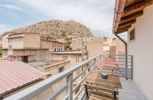Montallegro Apartment | Room 'Vista Mare' with Balcony, Wi-Fi and Air Conditioning