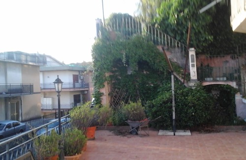 Gravina di Catania House | Room with two single beds in elegant apartment terraced two