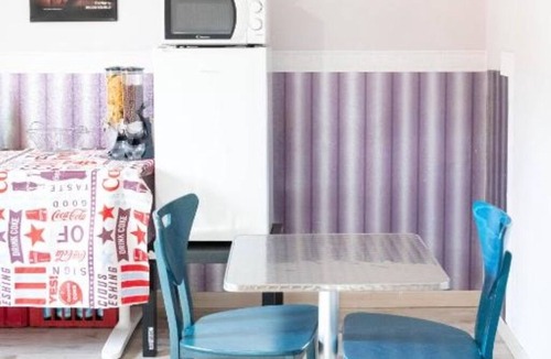 Secondigliano Apartment | Room with private bathroom - Brown