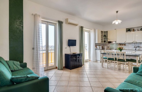 Monte Po-Nesima-San Leone-Rapisardi Apartment | Roomy and Bright Apartment with Balconies x6