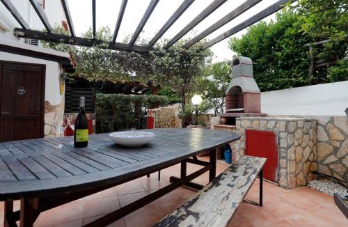Macari House | Rosa Di Makari