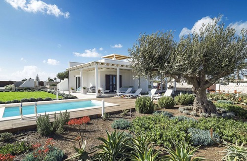 Reitani House | Rosmarino - Villa for 6, Free WiFi, Private Pool, Jacuzzi, Sea View