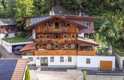 Muhlthal Apartment | Rustic apartment, only 100m to the ski bus