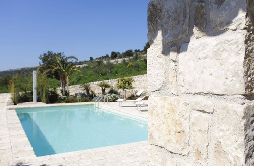 Ragusa Villa | Rustic chic villa with large veranda, private pool, barbecue and free WiFi