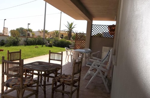 San Lorenzo Apartment | San Lorenzo apartment in villa 100m from the sea - air-conditioned
