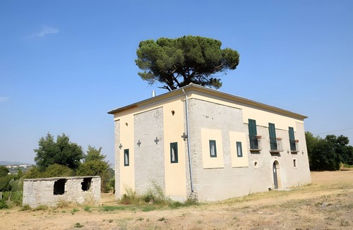 Paternopoli House | San Pietro Country House B&B – Historic Stone Retreat Amidst Irpinia Vineyards