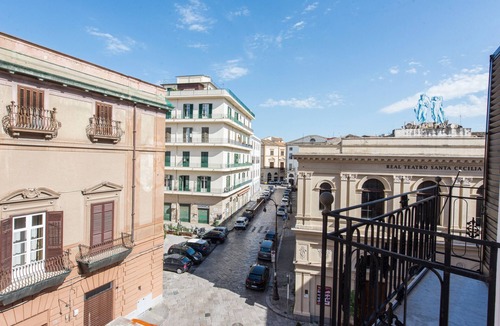 Centro Storico Apartment | Santa Cecilia Apartment 6A by Wonderful Italy