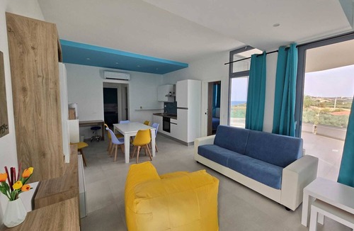 Sciacca Apartment | SCIROCCO a300mt from the sea SeaMoonCaseVacanze offers elegant apartment in villa