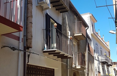Pettineo House | Sea Art and Culture in Sicily