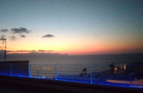Balestrate House | Sea House 2 on The Beach near to Palermo and Trapani Airport, WIFI, Terrace, BBQ