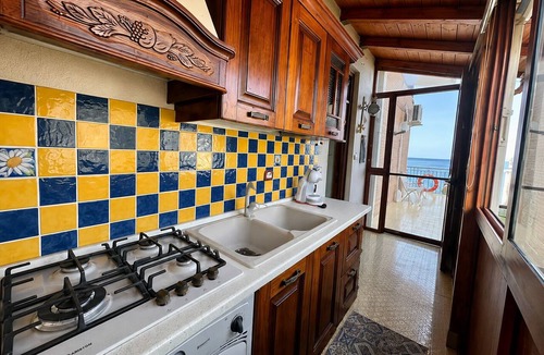 Casteldaccia Apartment | Sea Pearl – Beach House with a Panoramic Terrace