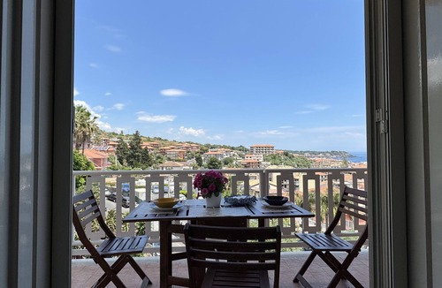 Aci Trezza Apartment | Sea view apartment within walking distance of the beach