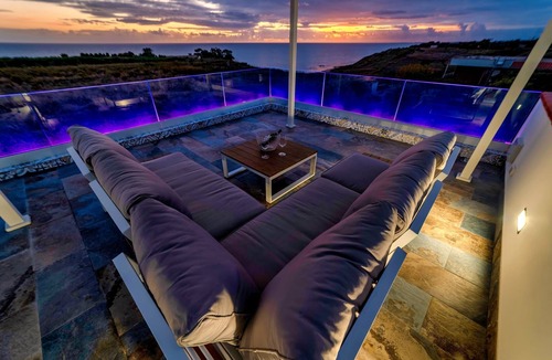 Porto Palo Villa | Sea view, only 400 m from blue flag beach, mini-pool-jacuzzi
