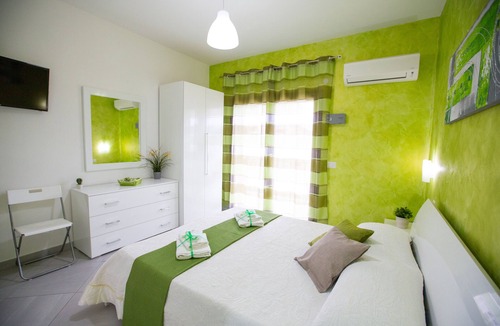 Cefalu Bed & Breakfast | Sea view room with balcony