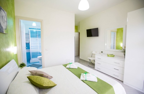 Cefalu Bed & Breakfast | Sea view room with balcony