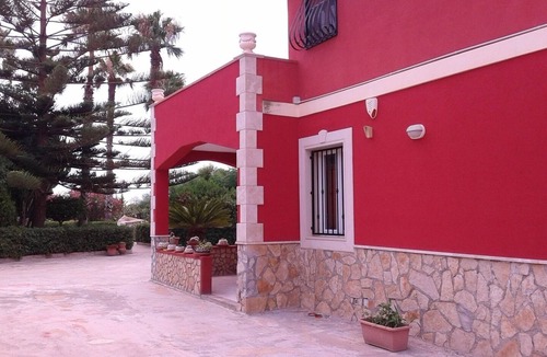 Granelli House | Seafront villa with direct access to the beach
