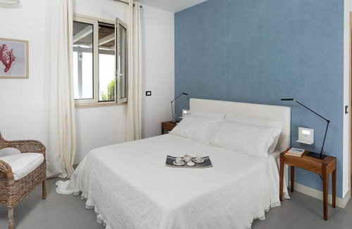 Noto Marina Villa | Seafront villa with jacuzzi and access to the sea
