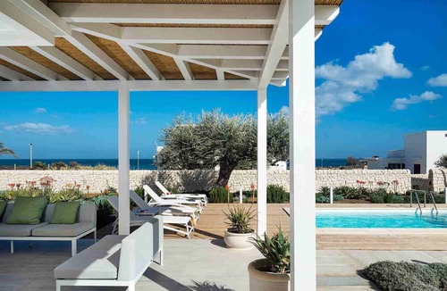Reitani Villa | seaside holiday villa sicily with pool