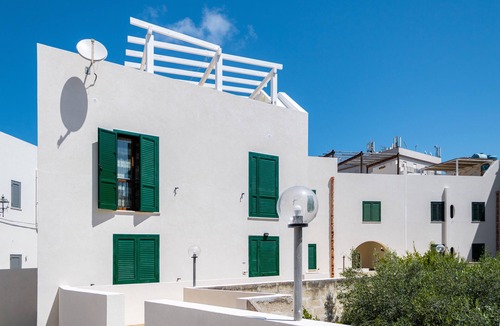 Favignana Apartment | SELINUNTE Apt: Mediterranean-style in the center of Favignana, 300m from Sea