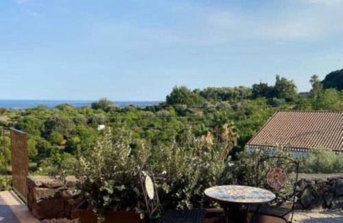 Piedimonte Etneo House | SIeSI room and pool