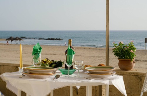 Donnalucata House | Small, modern beach house on the sand, quiet,sea view, WiFi, aircon, max. 7 p.