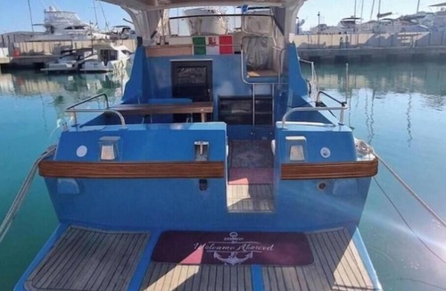 Magazzeno House | Soggiorno sul mare a Salerno su un B&b Galleggiante