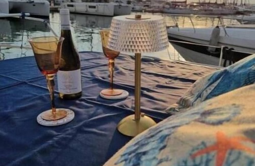 Magazzeno House | Soggiorno sul mare a Salerno su un B&b Galleggiante