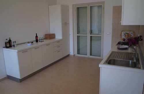 Isca Marina House | Spacious 10 bed town house 250 metres from the beach