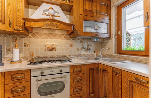 Trani Apartment | Spacious apartment, close to the sea, for vacation or work. Habitable porches.