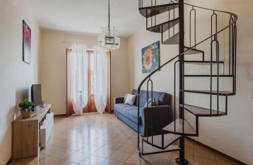 Aci Trezza Apartment | Spacious Apartment with Sea View in Aci Castello