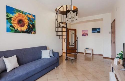 Aci Trezza Apartment | Spacious Apartment with Sea View in Aci Castello