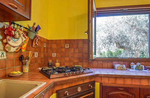 Licodia Eubea House | Spacious, family-friendly cottage with jacuzzi and an olive grove on the huge natural plot.
