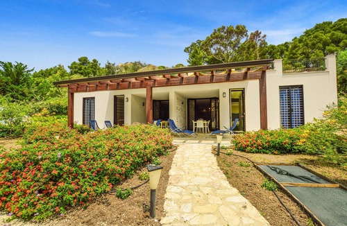 Eraclea Minoa Apartment | Spend a wonderful vacation by the sea in this bright and stylish vacation apartment.
