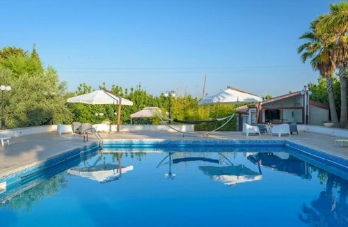 Casa Papa Villa | Splendid luxury residence converted from an old farmhouse with swimming pool and barbecue area, .