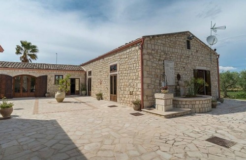 Casa Papa Villa | Splendid luxury residence converted from an old farmhouse with swimming pool and barbecue area, .