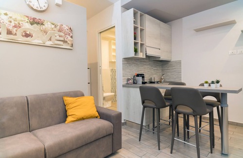 Chianchitta-Trappitello Apartment | Studio Apartment "Monolocale Glicine" with Balcony & A/C