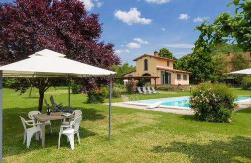 Terranuova Bracciolini Villa | Stunning private villa for 4 guests with pool, WIFI, TV and pets allowed