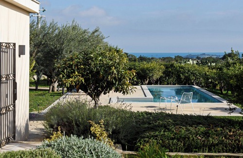 Noto House | Stunning estate with pool luxury country retreat