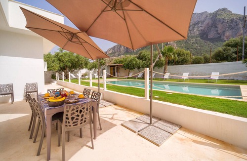 Cinisi House | Stunning home in Cinisi with WiFi