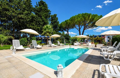 Chiaramonte Gulfi Villa | Stunning private villa for 7 people with WIFI, private pool, A/C, TV and patio