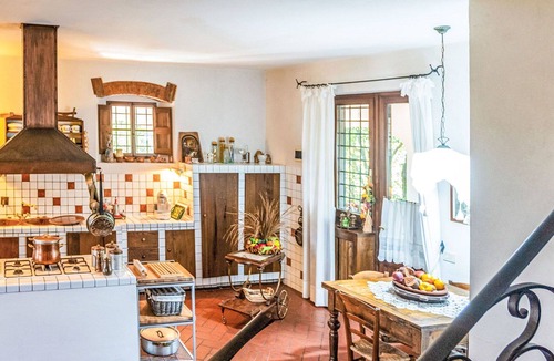 Carmignano Villa | Stunning private villa for 10 people with WIFI, private pool, TV, patio and pets allowed