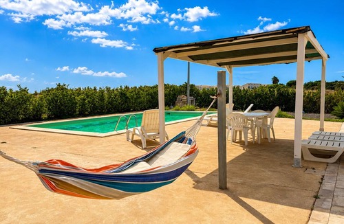 Ragusa Villa | Stunning private villa with WIFI, A/C, private pool, TV, patio, pets allowed and panoramic view