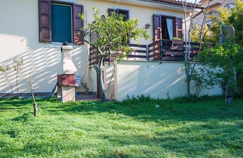 Noto Marina House | Stunning private villa for 6 people with WIFI, A/C, TV, terrace and pets allowed