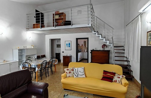 Ragusa Villa | Stunning private villa with A/C, hot tub, WIFI, TV, patio, pets allowed and panoramic view