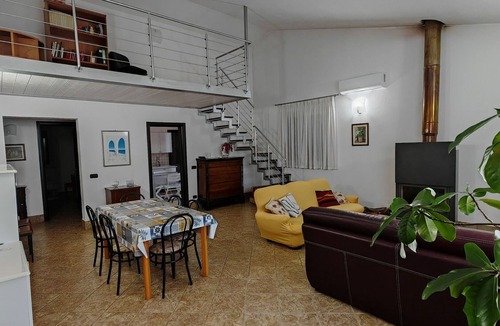 Ragusa Villa | Stunning private villa with A/C, hot tub, WIFI, TV, patio, pets allowed and panoramic view