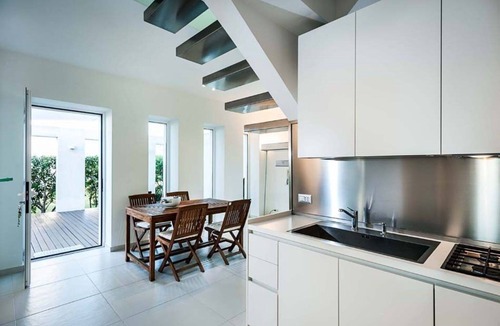Torregrotta Villa | Stunning private villa for 5 guests with WIFI, hot tub, A/C, TV, terrace and panoramic view