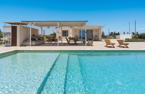 Pachino Villa | Stunning private villa for 4 people with private pool, WIFI, A/C, TV, terrace and panoramic view