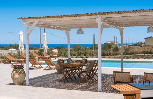 Pachino Villa | Stunning private villa for 4 people with private pool, WIFI, A/C, TV, terrace and panoramic view